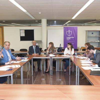 La Junta Directiva mantuvo una reunión de trabajo con la Cátedra y Fundación Inade el pasado 11 de julio, en la que estuvieron presentes sus Directores y el Presidente del Patronato de la Fundación. 