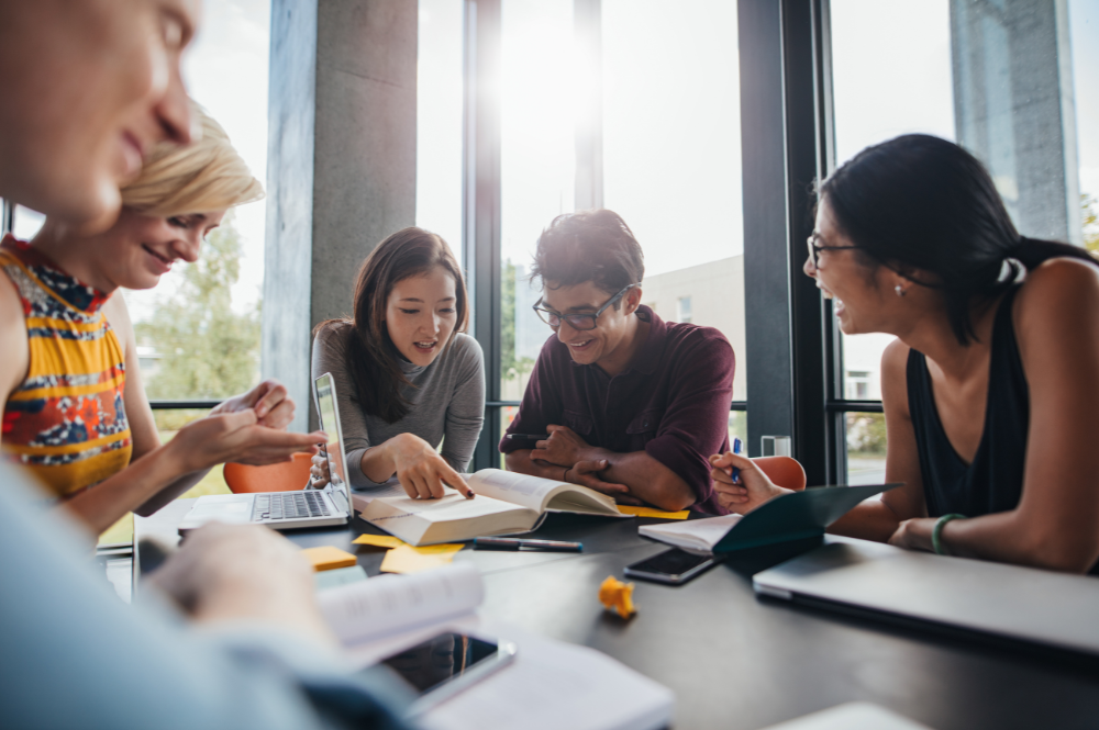 La Cátedra Fundación Inade – UDC aprovecha el 45 aniversario de la Ley de Contrato de Seguro para atraer el talento joven al sector asegurador